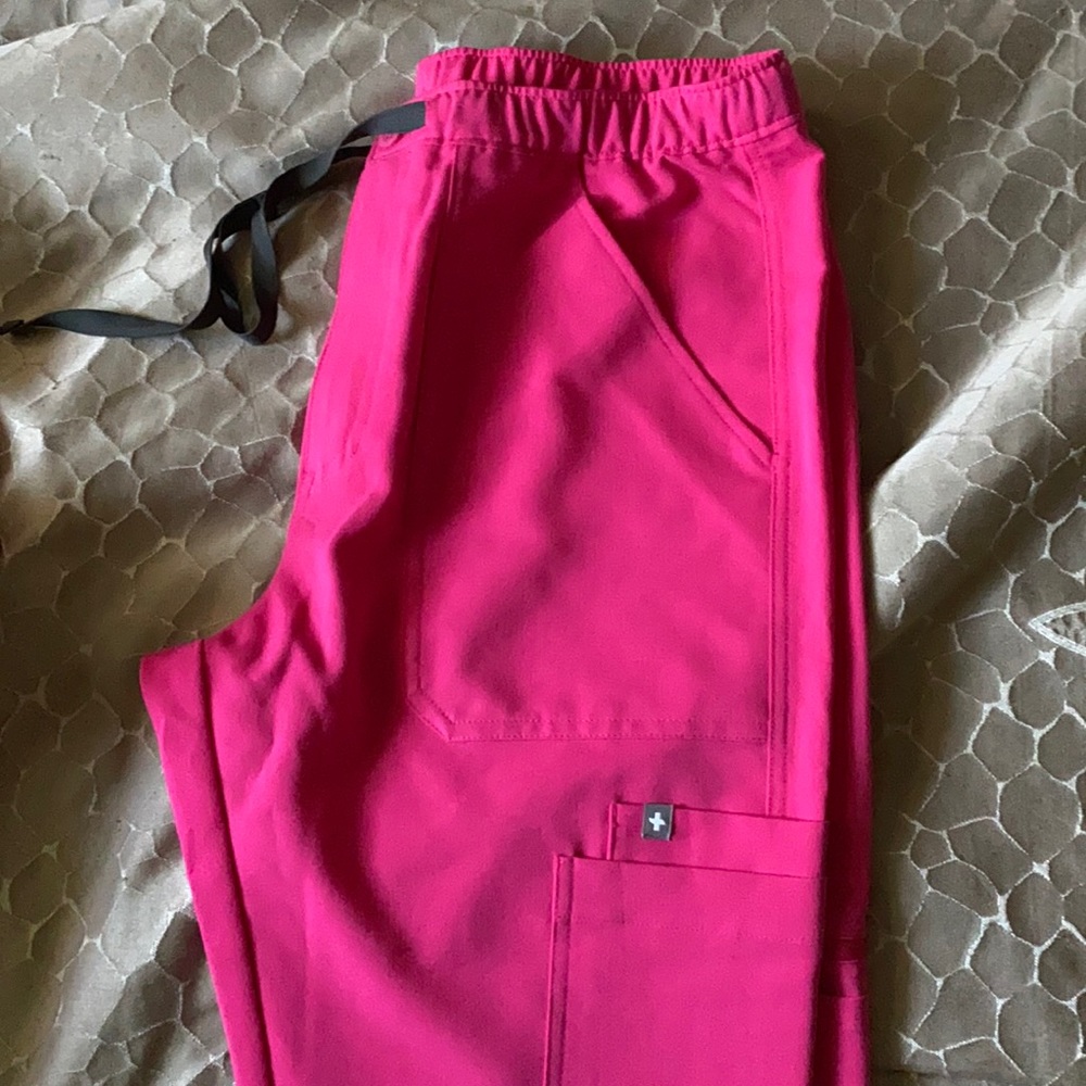 FIGS-Shocking Pink (LE) (pictures shown in different color for comparison)
